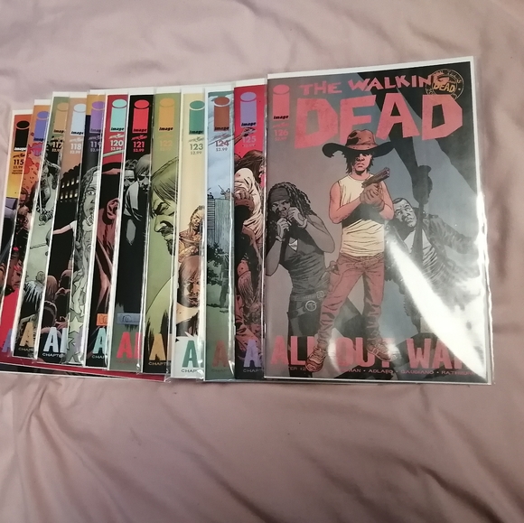 The Walking Dead Comic Book lot Issues 115-126 - Picture 2 of 15